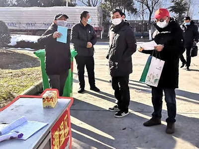 六安開(kāi)發(fā)區(qū)招商局、組織人事部、安監(jiān)局和應(yīng)急管理局一起參與企業(yè)復(fù)工復(fù)產(chǎn)防疫情況驗(yàn)收
