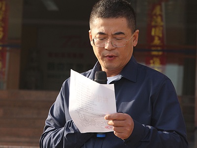 安徽星星集團舉行迎國慶升國旗活動-陸峰宣讀2019年度黨員和黨支部表彰文件