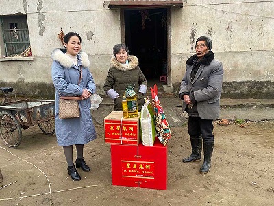 情系職工，冬送溫暖